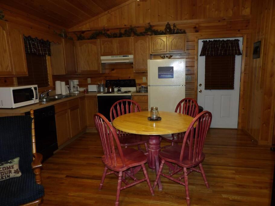 Beary Tale! Your Happily Ever After Starts Here! Sevierville Exteriör bild