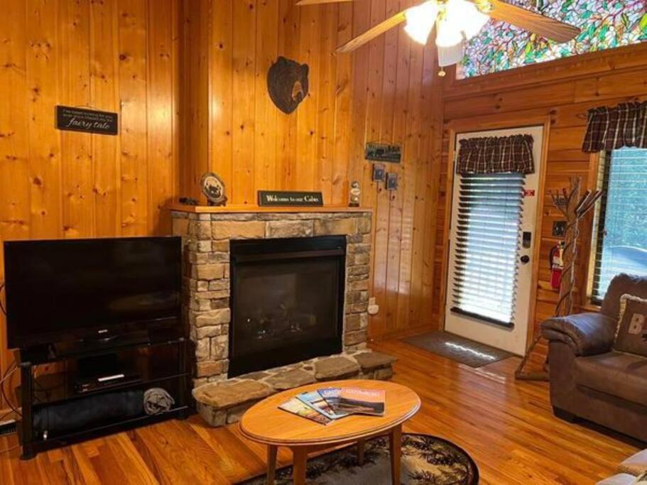 Beary Tale! Your Happily Ever After Starts Here! Sevierville Exteriör bild